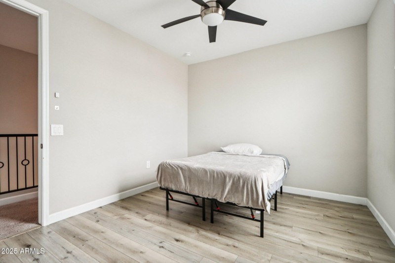 20-web-or-mls-E Muriel Dr-S0409-018