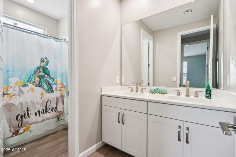 26-web-or-mls-E Muriel Dr-S0409-024