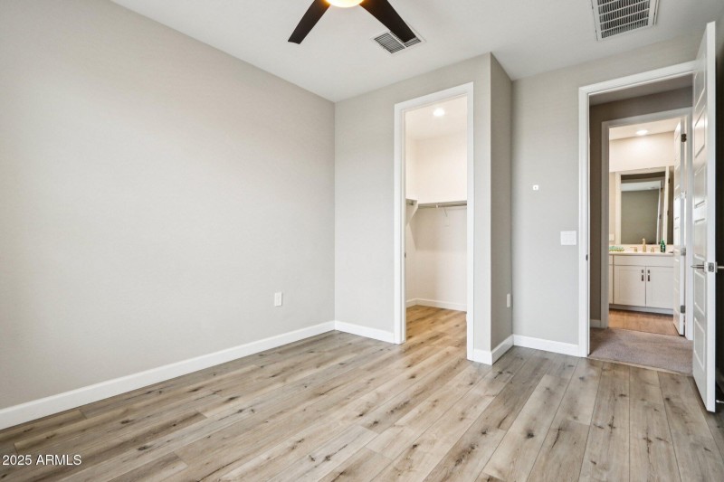 27-web-or-mls-E Muriel Dr-S0409-025