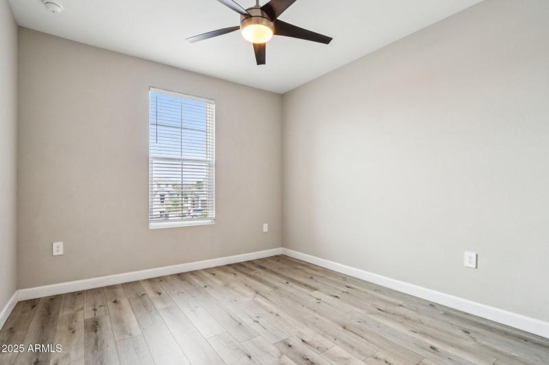 28-web-or-mls-E Muriel Dr-S0409-026