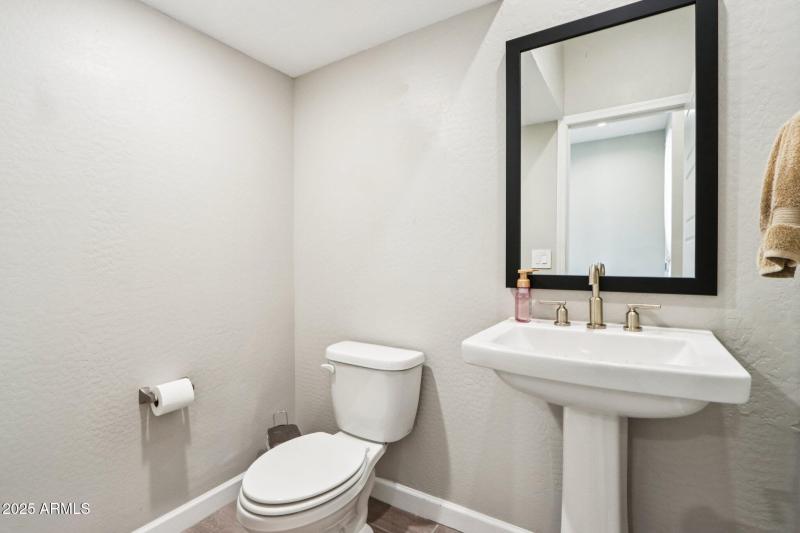 18-web-or-mls-E Muriel Dr-S0409-016