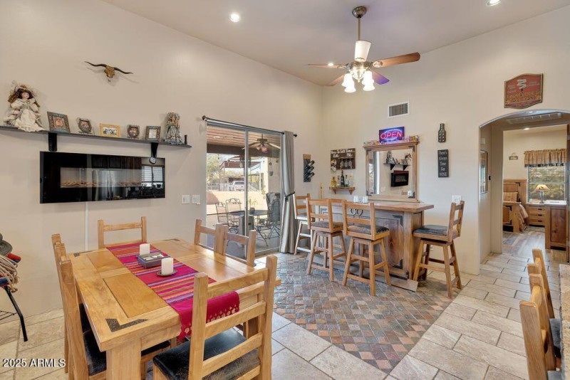 maddock dining room and bar