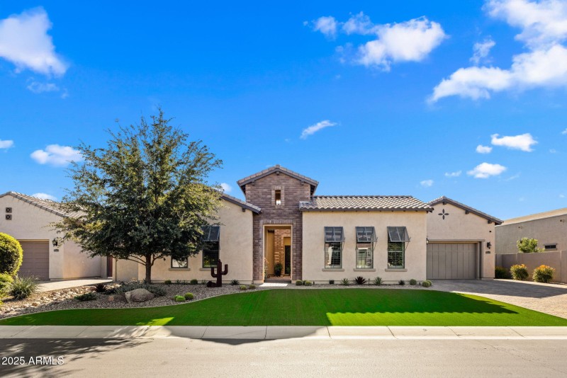 1-web-or-mls-251215-2521-E-Turnberry-Dr-