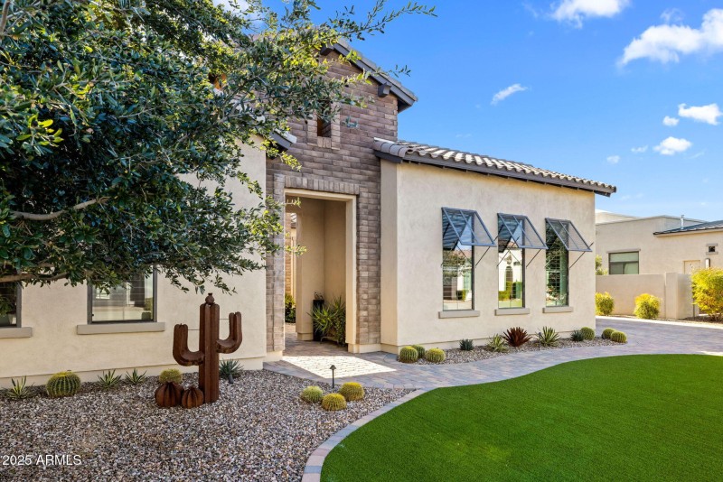 4-web-or-mls-251215-2521-E-Turnberry-Dr-