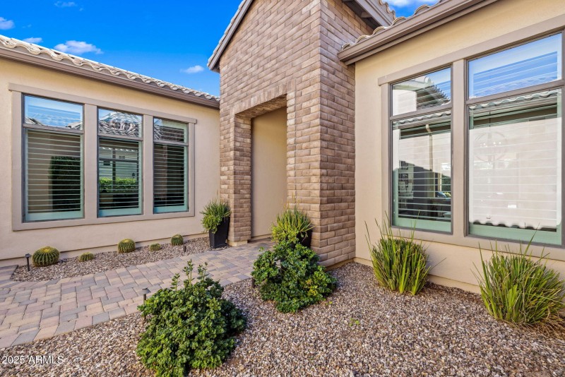 6-web-or-mls-251215-2521-E-Turnberry-Dr-