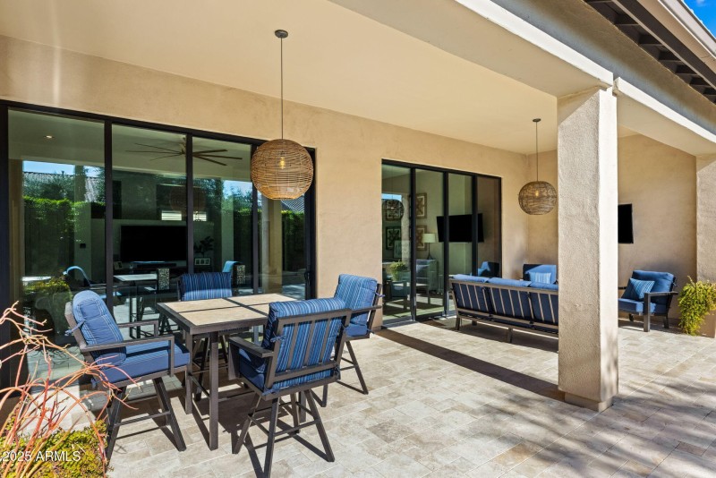 7-web-or-mls-251215-2521-E-Turnberry-Dr-