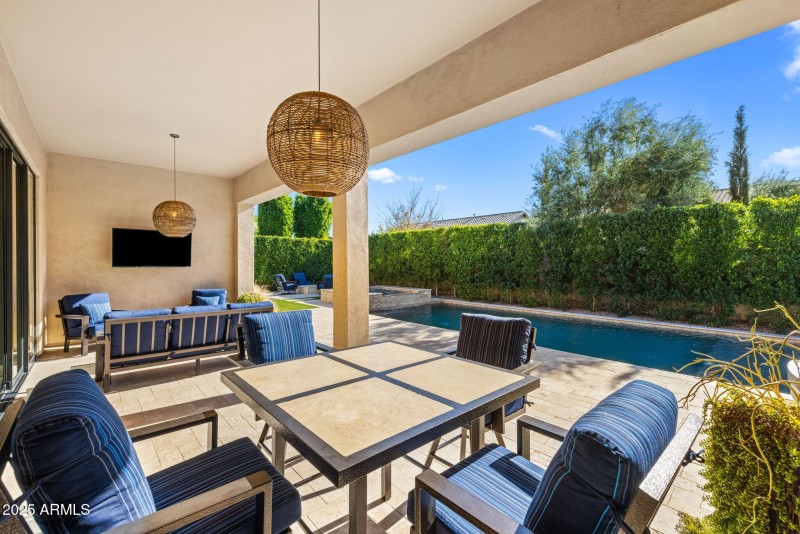 8-web-or-mls-251215-2521-E-Turnberry-Dr-