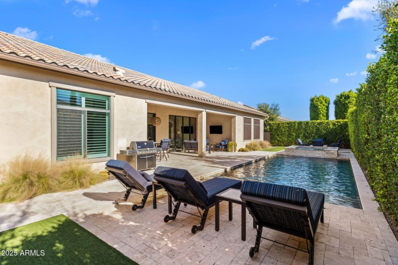 11-web-or-mls-251215-2521-E-Turnberry-Dr