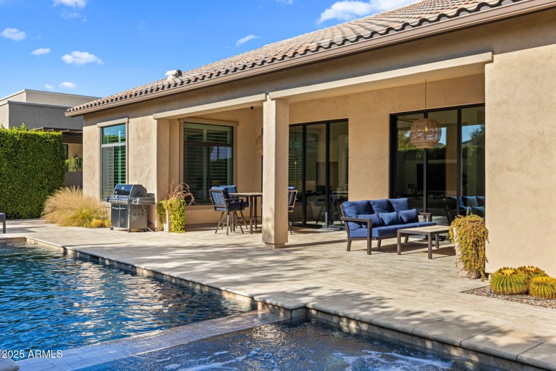 16-web-or-mls-251215-2521-E-Turnberry-Dr