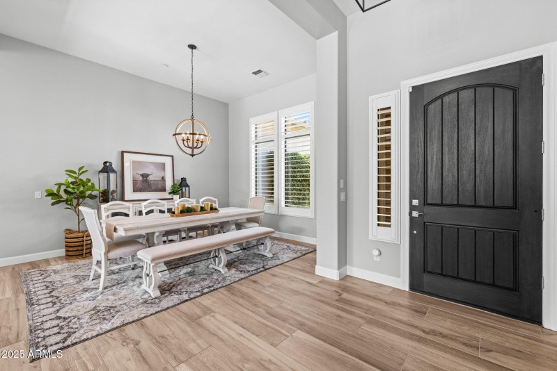 19-web-or-mls-251215-2521-E-Turnberry-Dr