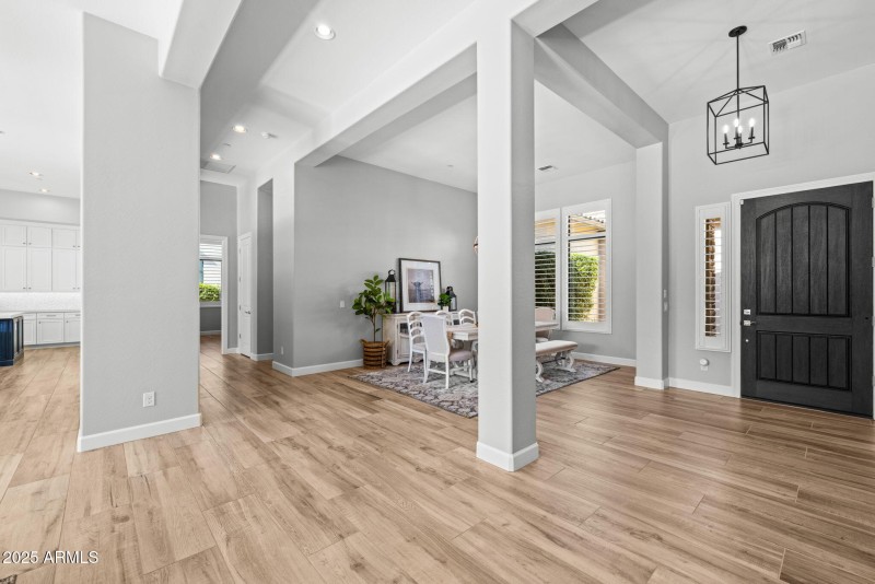 21-web-or-mls-251215-2521-E-Turnberry-Dr