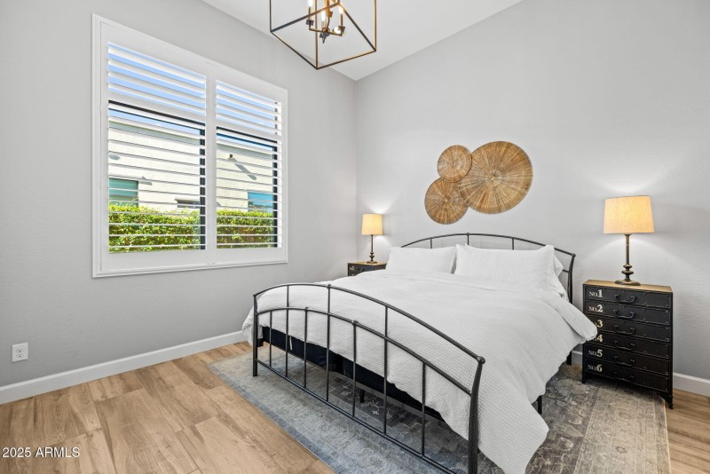 24-web-or-mls-251215-2521-E-Turnberry-Dr