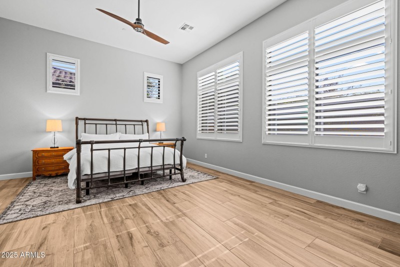 40-web-or-mls-251215-2521-E-Turnberry-Dr