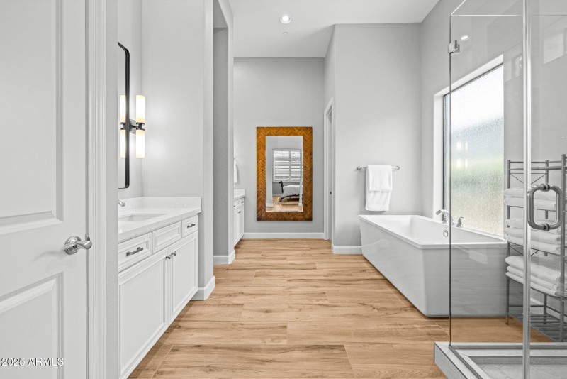 41-web-or-mls-251215-2521-E-Turnberry-Dr