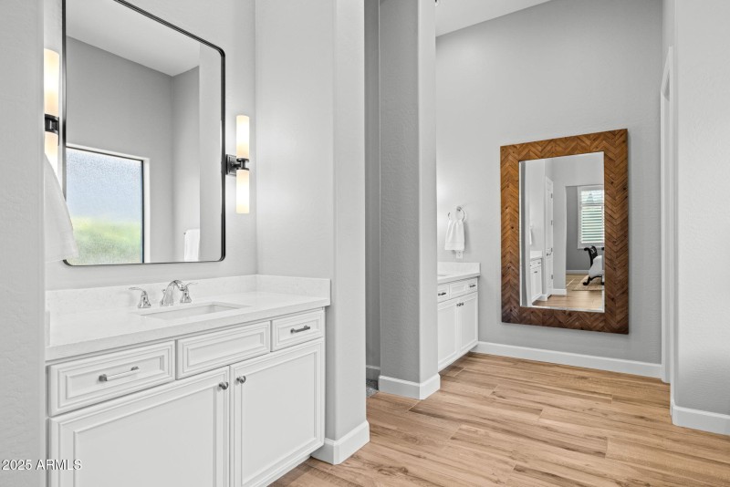 51-web-or-mls-251215-2521-E-Turnberry-Dr