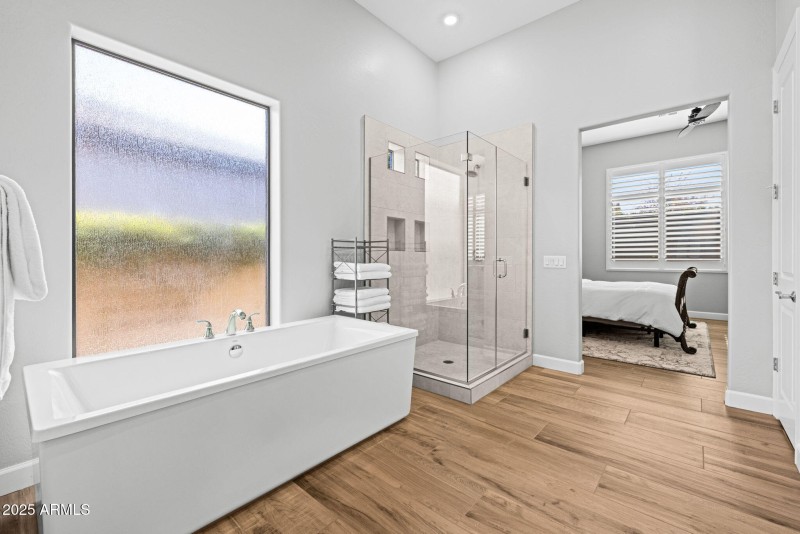 52-web-or-mls-251215-2521-E-Turnberry-Dr