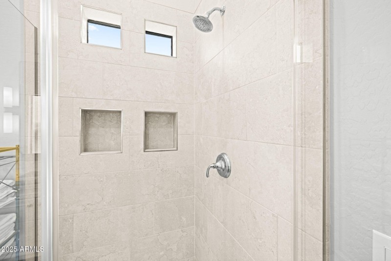 53-web-or-mls-251215-2521-E-Turnberry-Dr