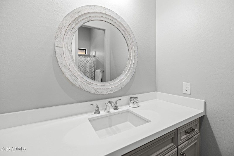 57-web-or-mls-251215-2521-E-Turnberry-Dr