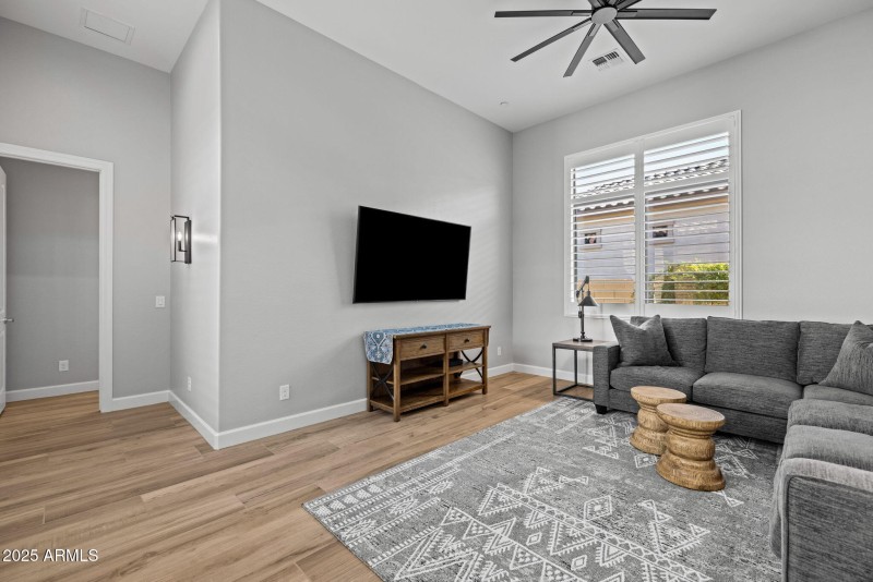 62-web-or-mls-251215-2521-E-Turnberry-Dr