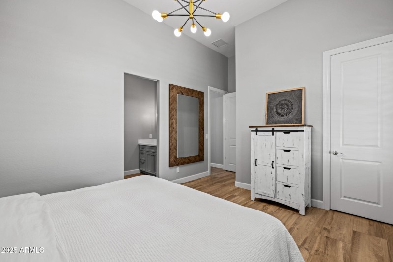 64-web-or-mls-251215-2521-E-Turnberry-Dr