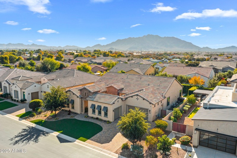 68-web-or-mls-251215-2521-E-Turnberry-Dr