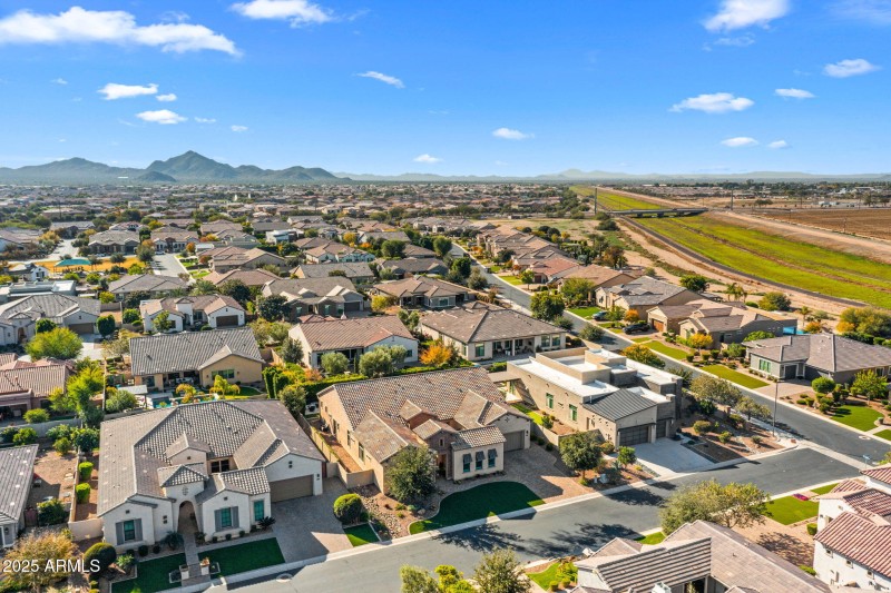 72-web-or-mls-251215-2521-E-Turnberry-Dr