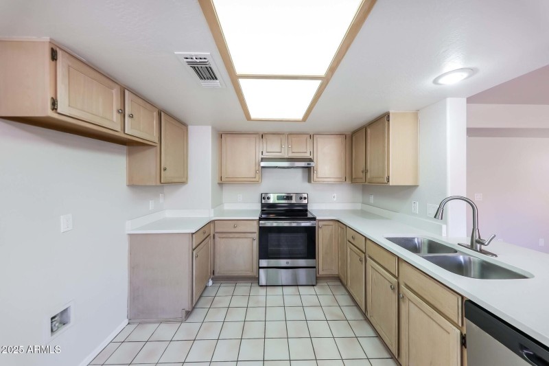 010-photo-kitchen-15030684