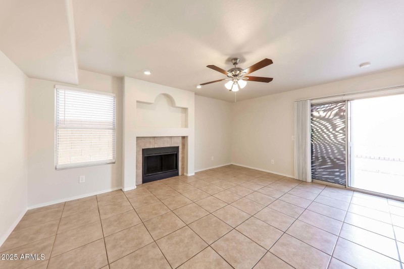 012-photo-family-room-15031657