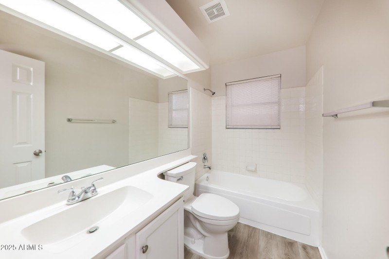 023-photo-bathroom-15030692