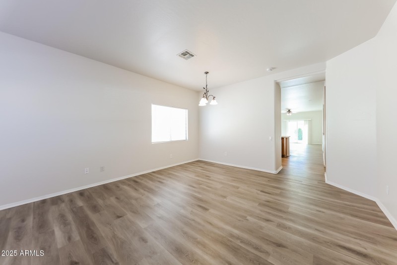 003-photo-living-room-15030176