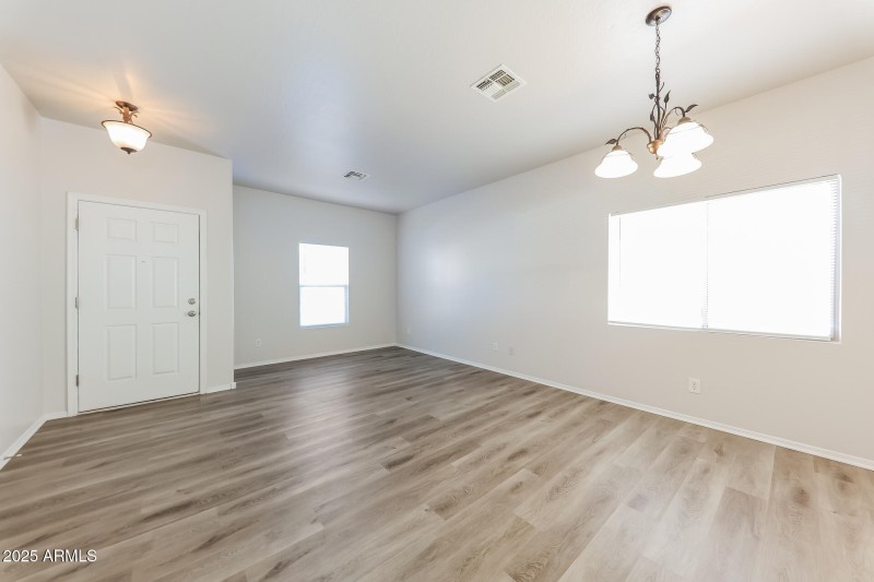 006-photo-living-room-15030179