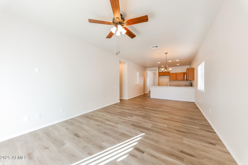 012-photo-family-room-15030183