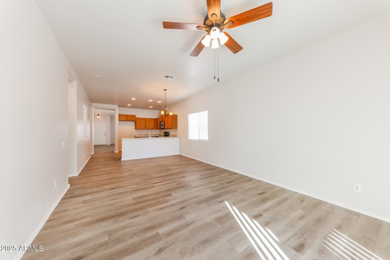 013-photo-family-room-15030184