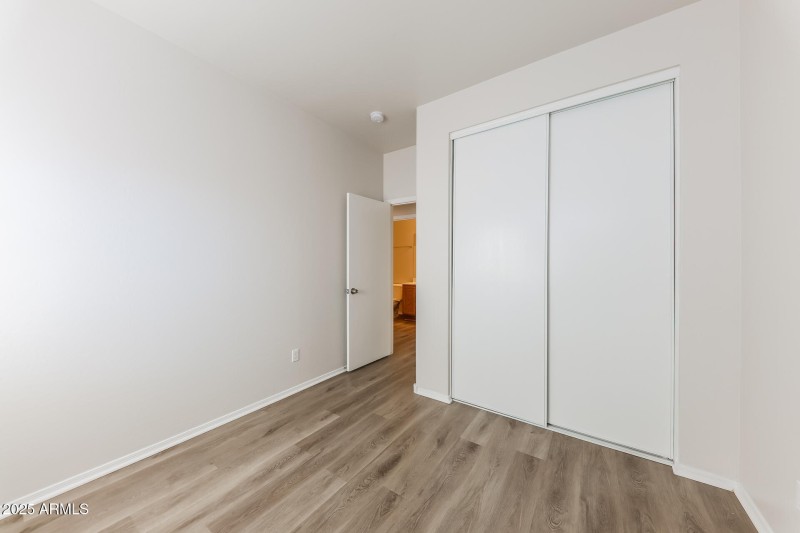 018-photo-bedroom-15030192