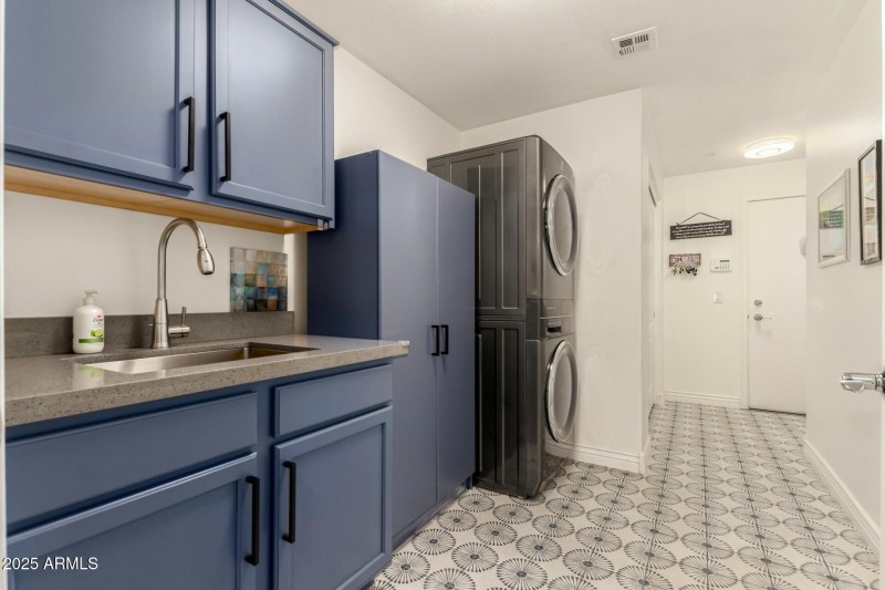 Huge laundry w/ sink & garage access