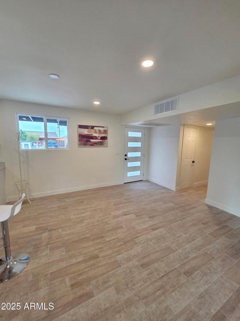 1732153404547229509(1)