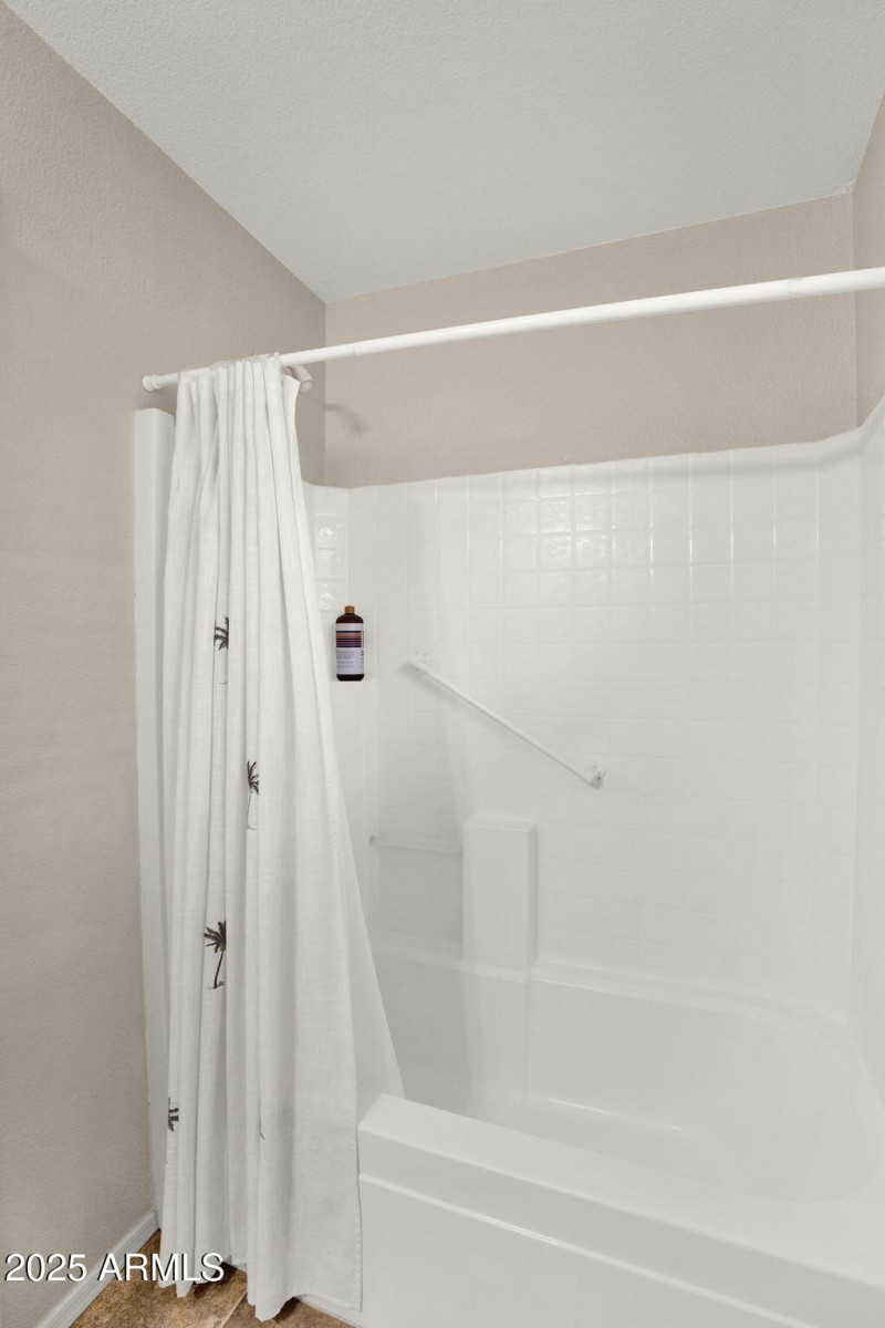 24-web-or-mls-1714 W Hiddenview Dr-23