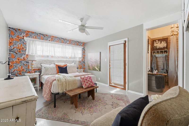 016-2341-primary-bedroom