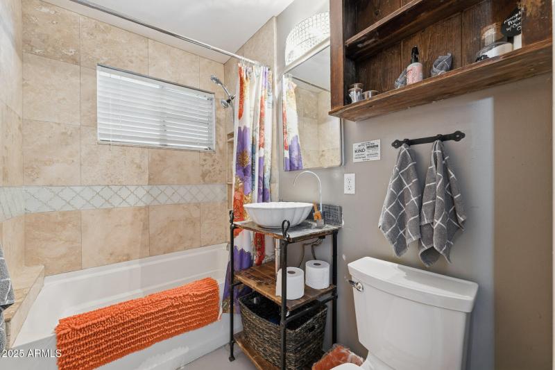 020-2341-guest-bathroom