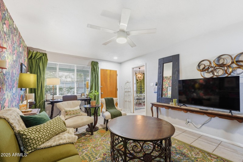 029-2343-living-room