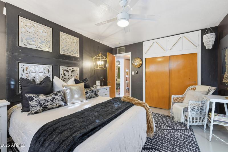 036-2343-primary-bedroom