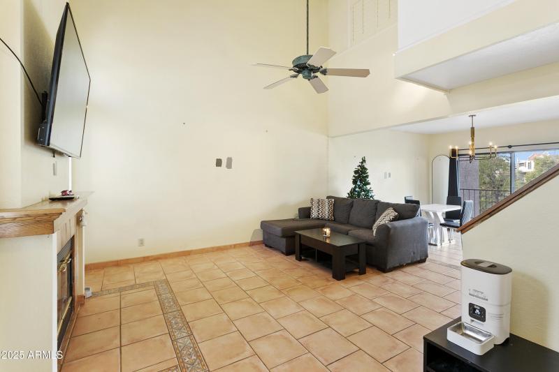 2524 El Paradiso_2524EParadiso119-003