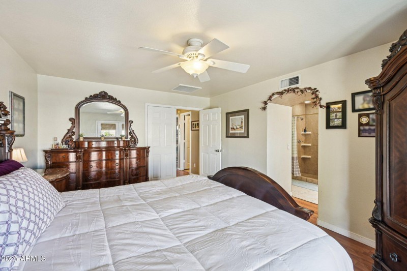 38-web-or-mls-W Michelle Dr-S0508-038