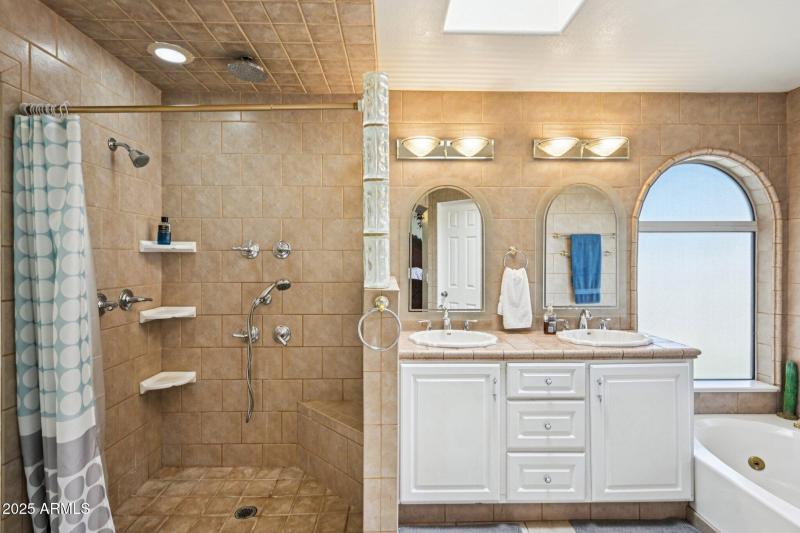 39-web-or-mls-W Michelle Dr-S0508-039