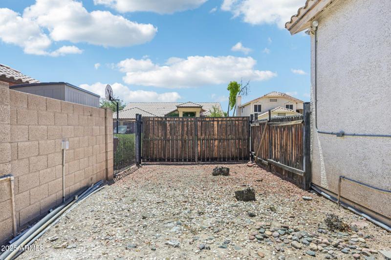 54-web-or-mls-W Michelle Dr-S0508-054