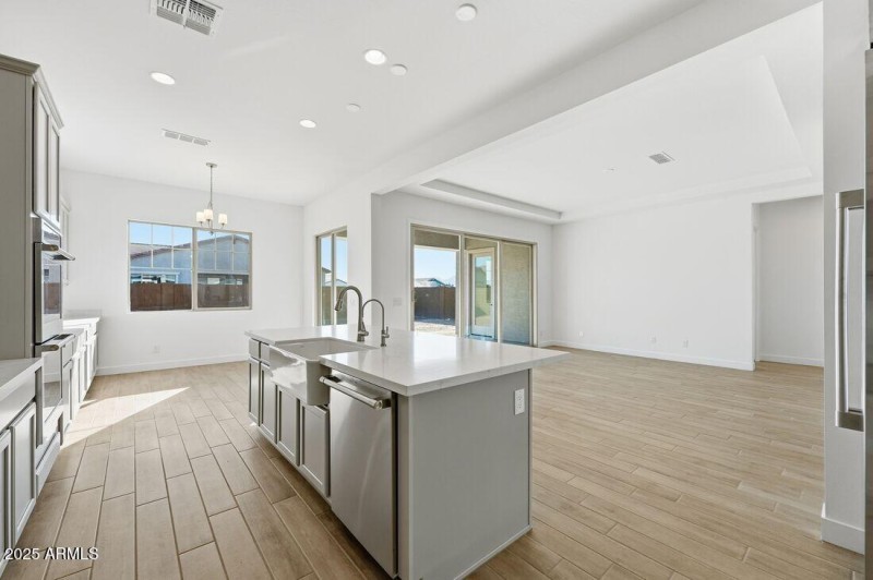 hj-az-phoenix-ellsworth-ranch-landmark-r