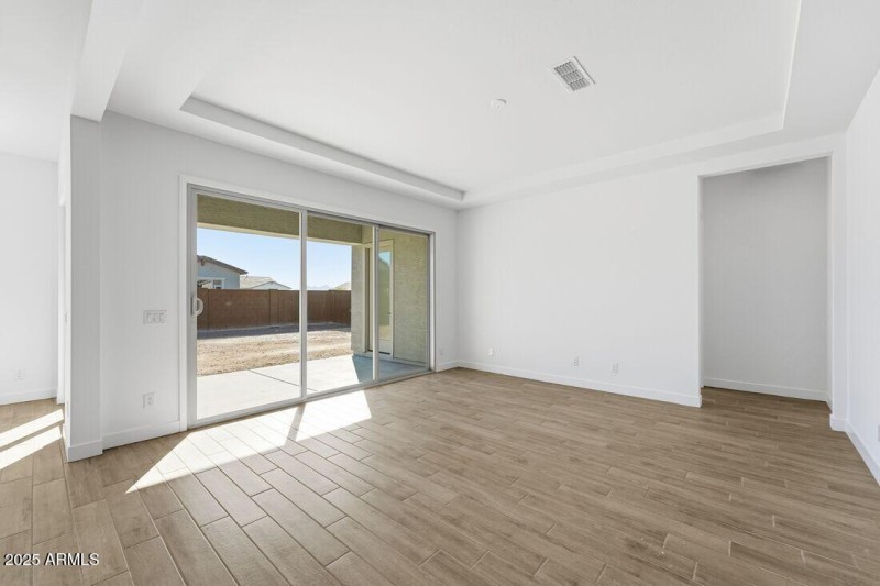 hj-az-phoenix-ellsworth-ranch-landmark-r