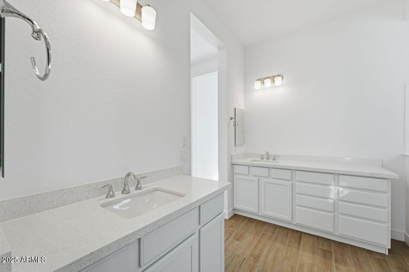 hj-az-phoenix-ellsworth-ranch-landmark-r