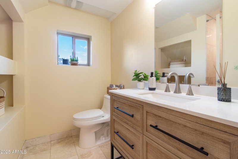 1st floor- Full Bathroom