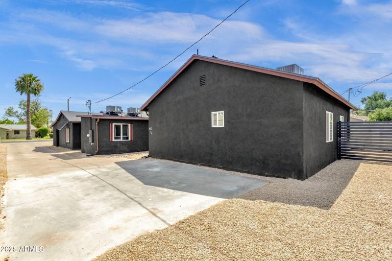 59-web-or-mls-1012-e-pierson-st